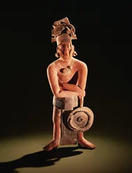 Figura di un guerriero con scudo